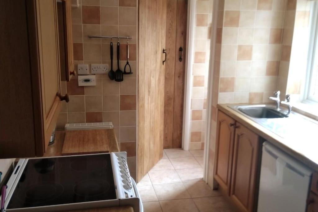 Welcoming Cottage In Chichester Near City Centre المظهر الخارجي الصورة