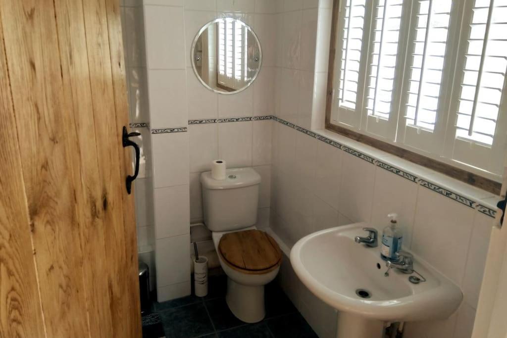 Welcoming Cottage In Chichester Near City Centre المظهر الخارجي الصورة