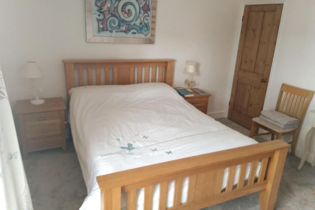 Welcoming Cottage In Chichester Near City Centre المظهر الخارجي الصورة